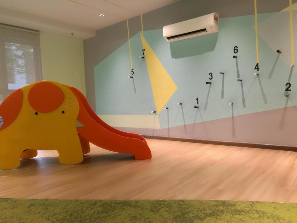 Timur Bay Seafront Resident By Seroja Suits Apartment *